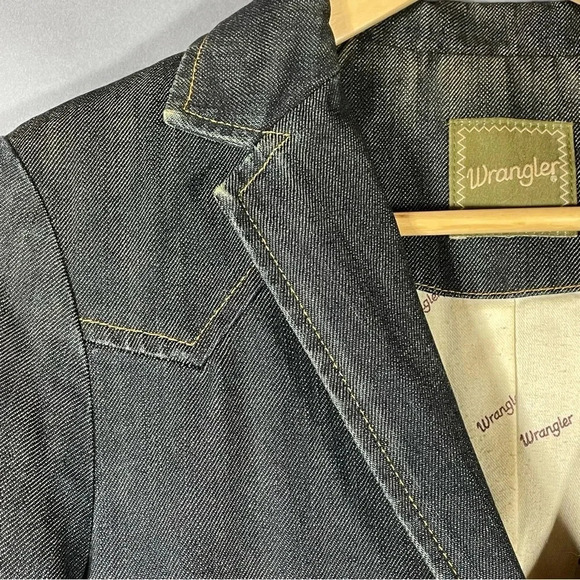 Wrangler RARE denim blazer jean jacket. Super cute details. Women’s Small - Picture 5 of 16